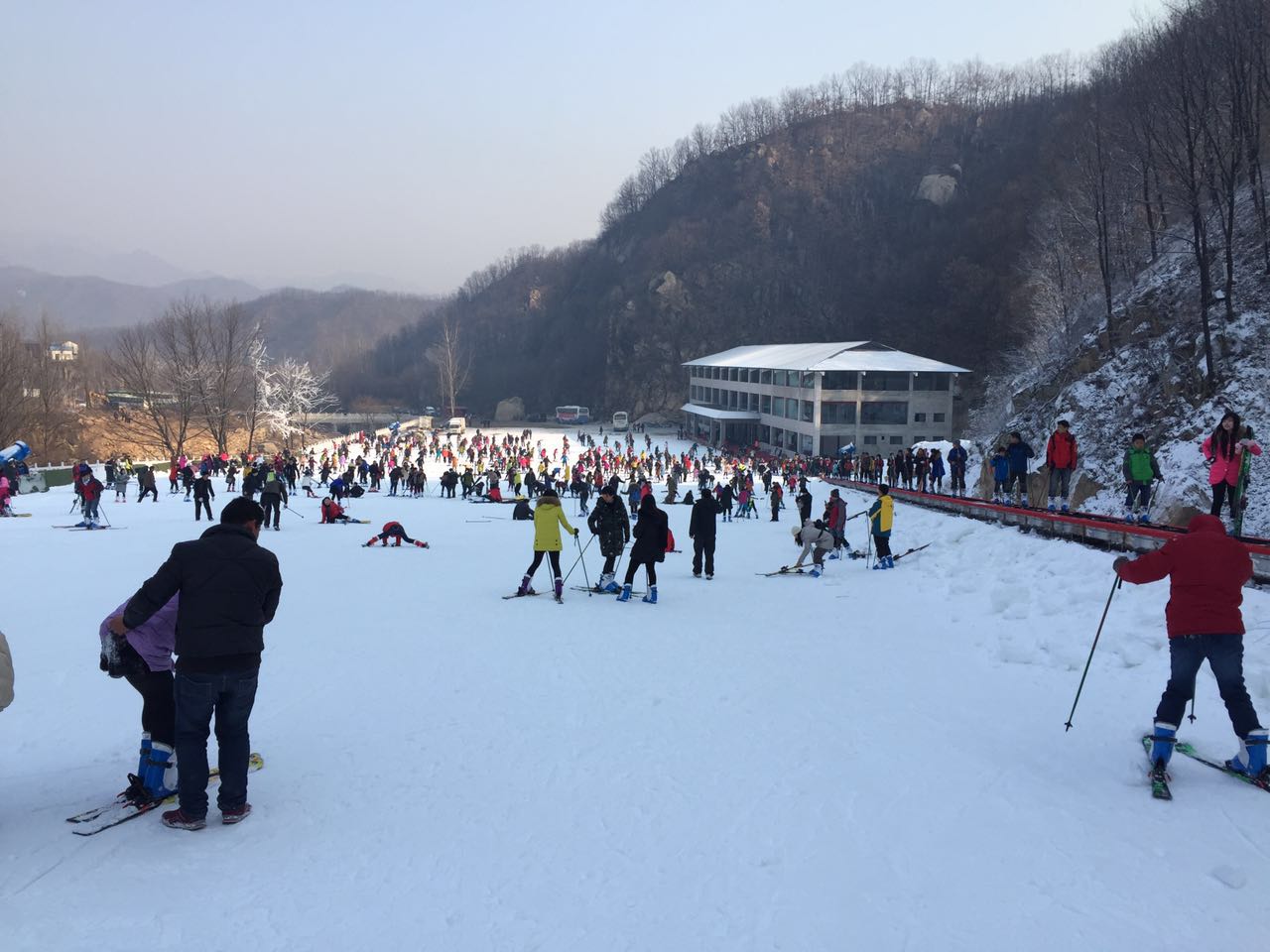 河南平頂山大峽谷滑雪場游樂場成功開幕，河北迪特加油助威