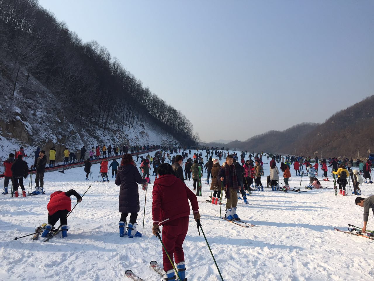 河南平頂山大峽谷滑雪場游樂場成功開幕，河北迪特加油助威